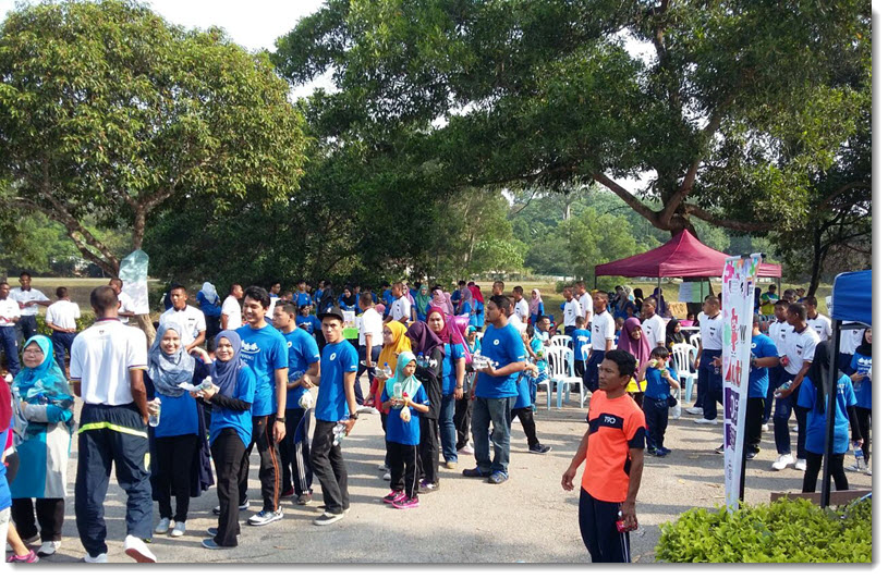 Participants freshing up after the run.